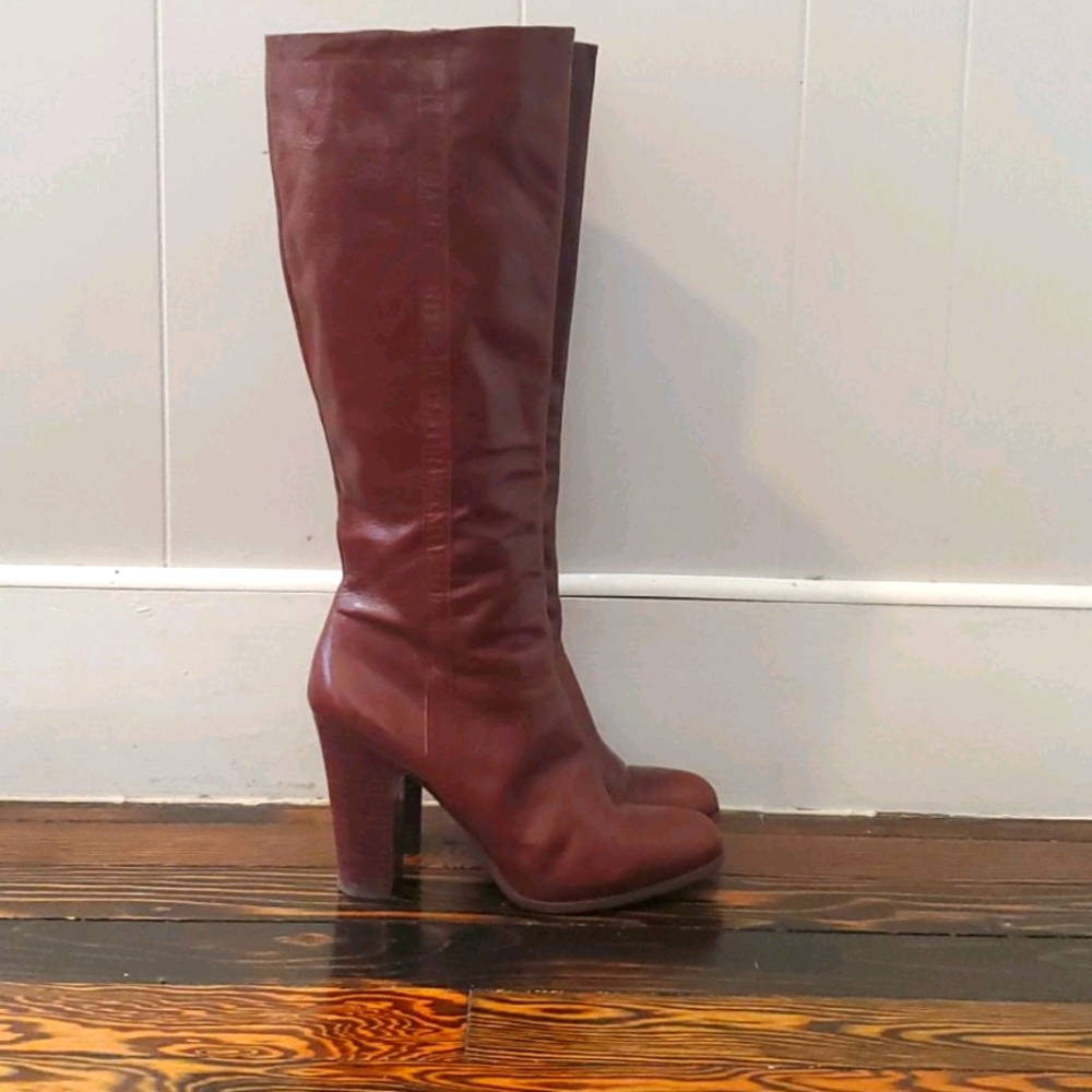 Nine West brown knee high boots. 3in heel.
